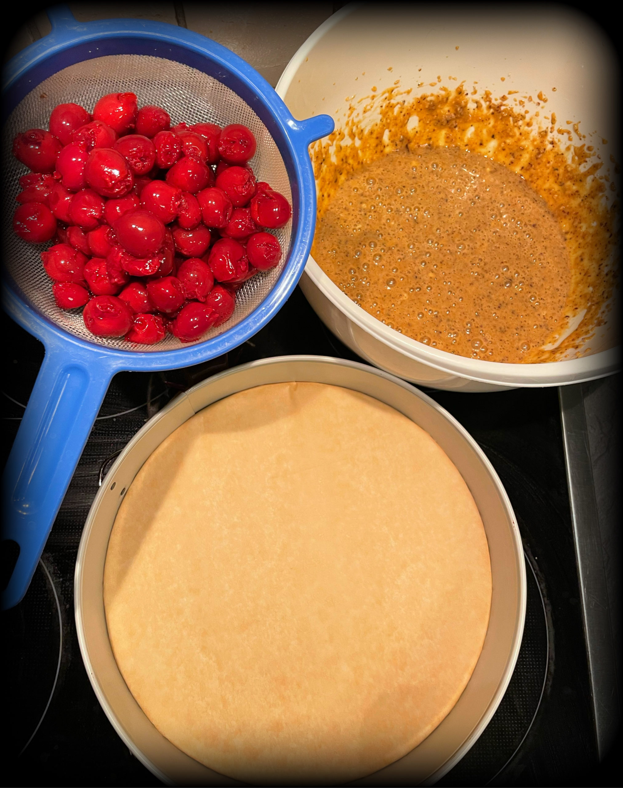 Kirsch,-Erdbeertorte mit Haselnussboden - Mond - Weib